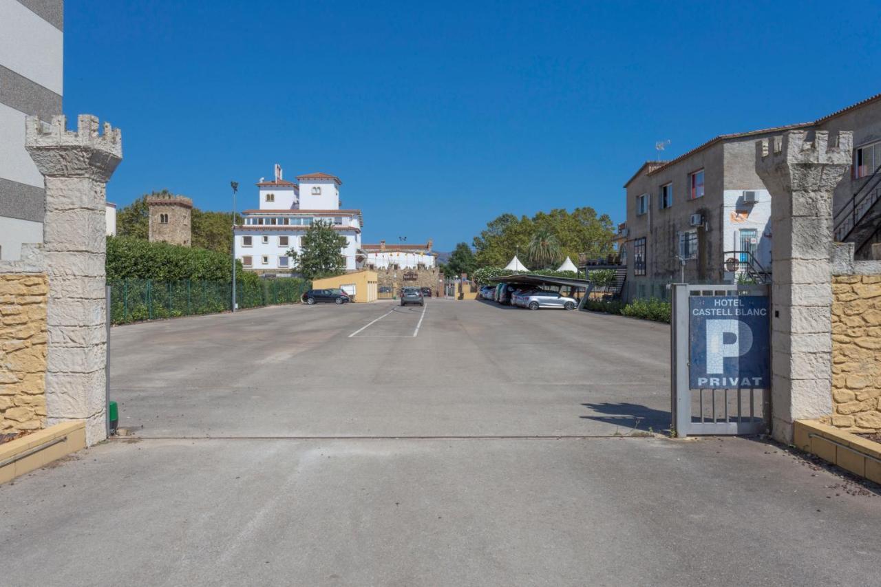 Hotel Castell Blanc Ampuriabrava Exterior foto