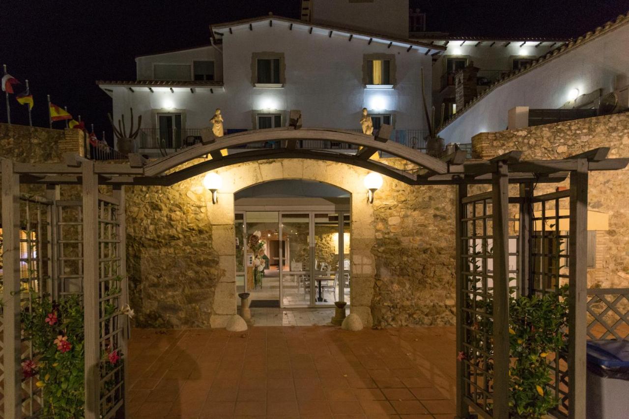 Hotel Castell Blanc Ampuriabrava Exterior foto