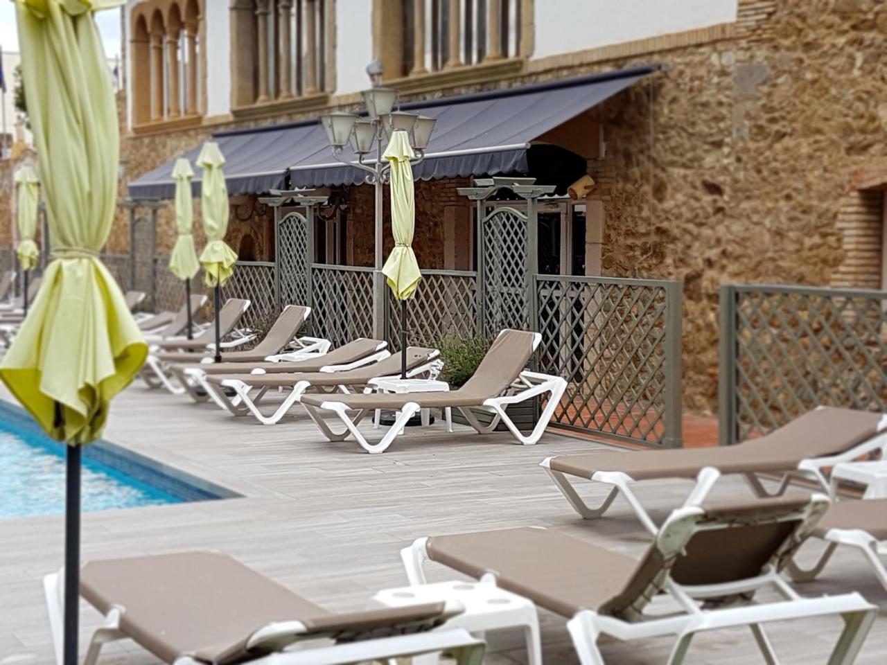 Hotel Castell Blanc Ampuriabrava Exterior foto